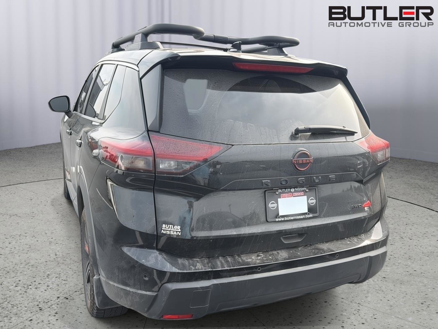 Used 2025 Nissan Rogue SV AWD/4WD image 9