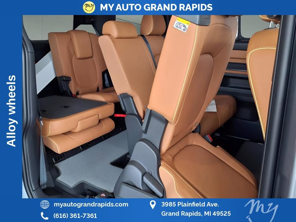 Used 2025 Volkswagen ID. Buzz Pro S RWD image 18