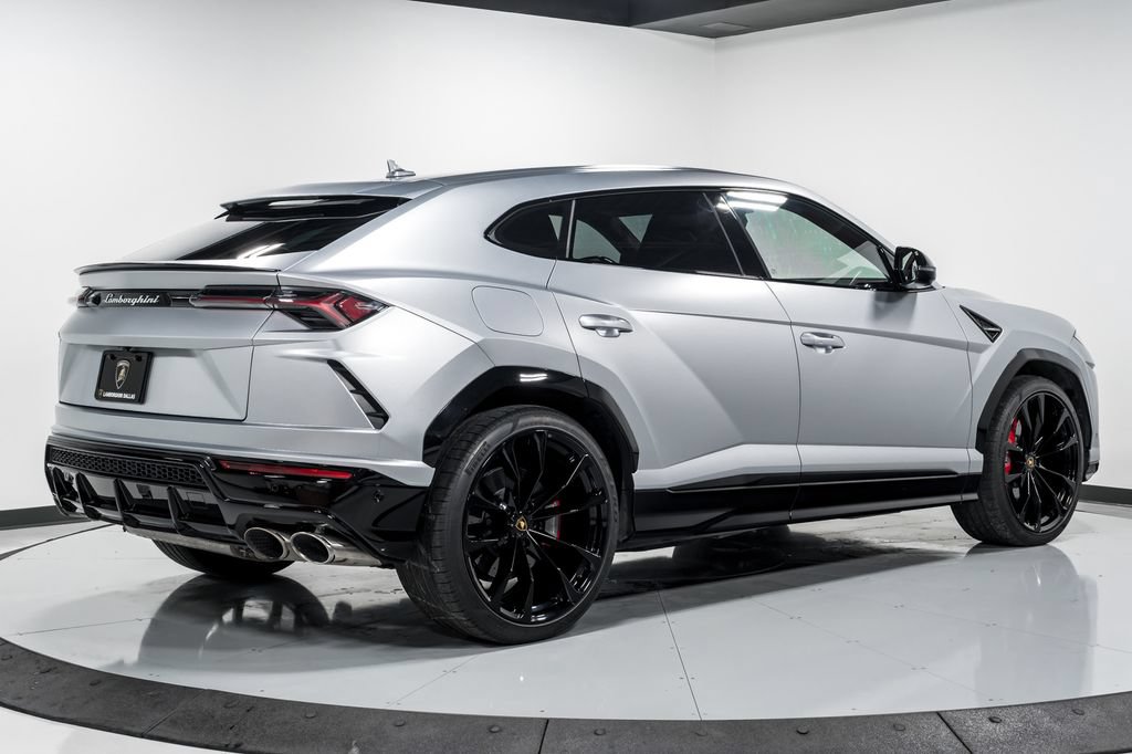 Used 2022 Lamborghini Urus AWD/4WD image 3