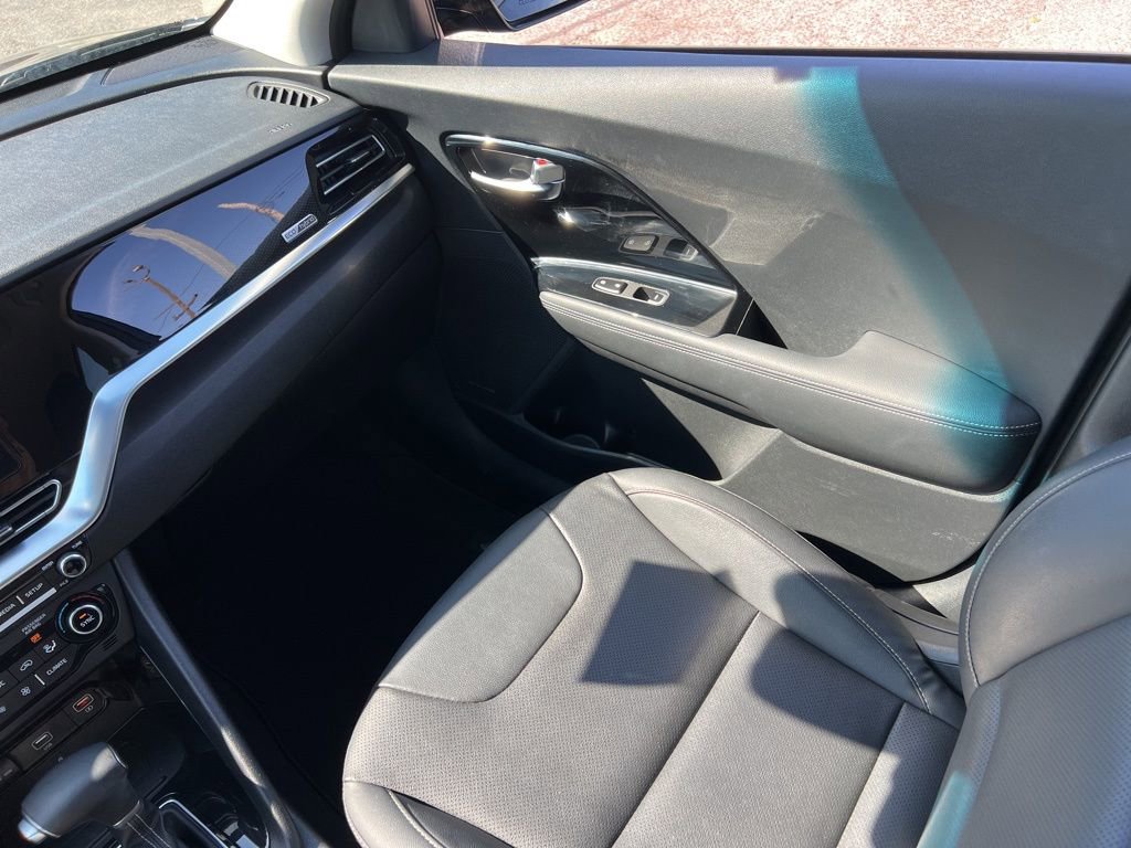 Used 2022 Kia Niro Touring Special Edition FWD image 27