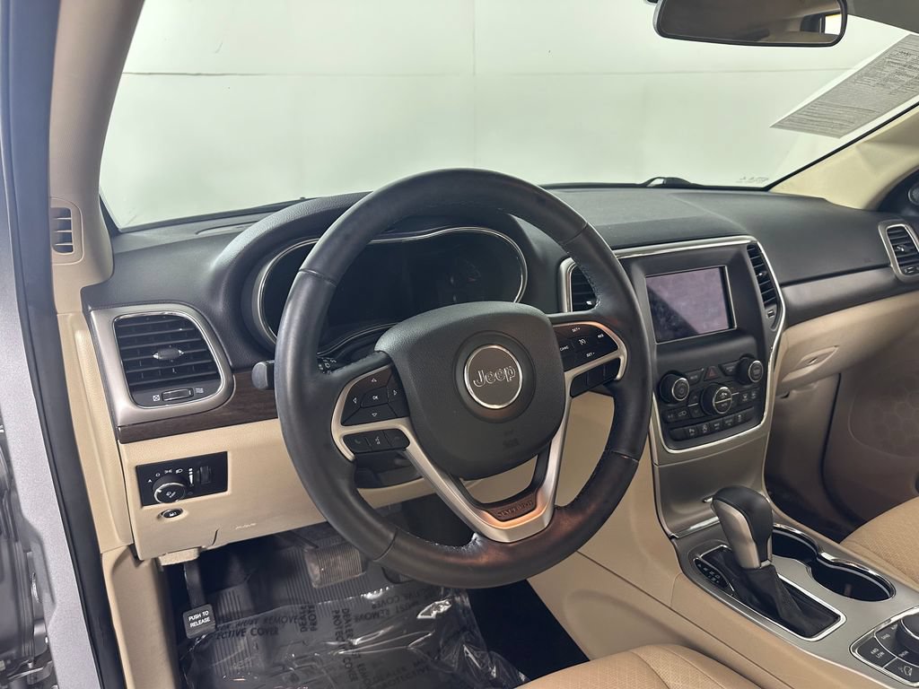 Used 2018 Jeep Grand Cherokee Laredo AWD/4WD image 16