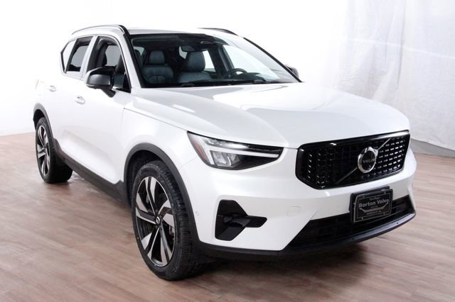 Certified 2025 Volvo XC40 B5 Ultra w/ Protection Package Premier AWD/4WD image 3
