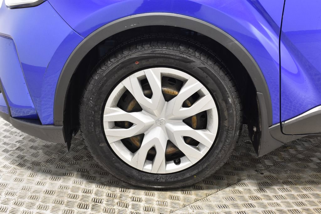 Used 2020 Toyota C-HR LE image 35