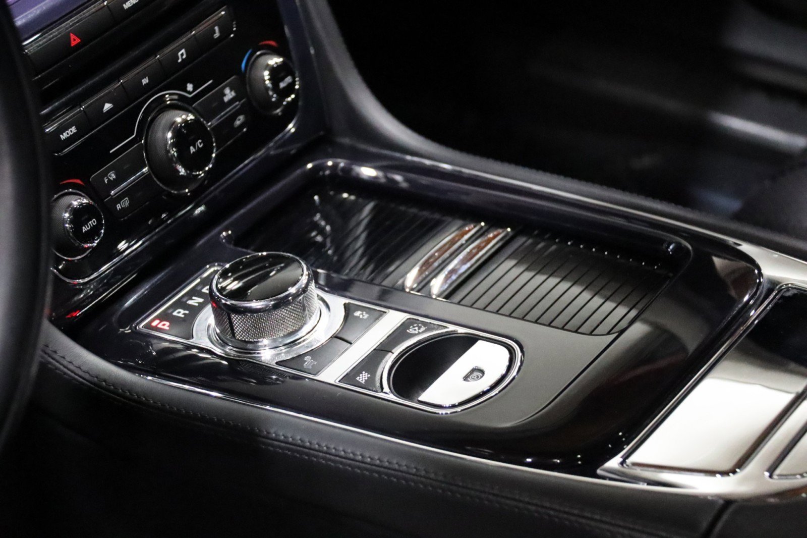 Used 2014 Jaguar XJ L Portfolio image 57