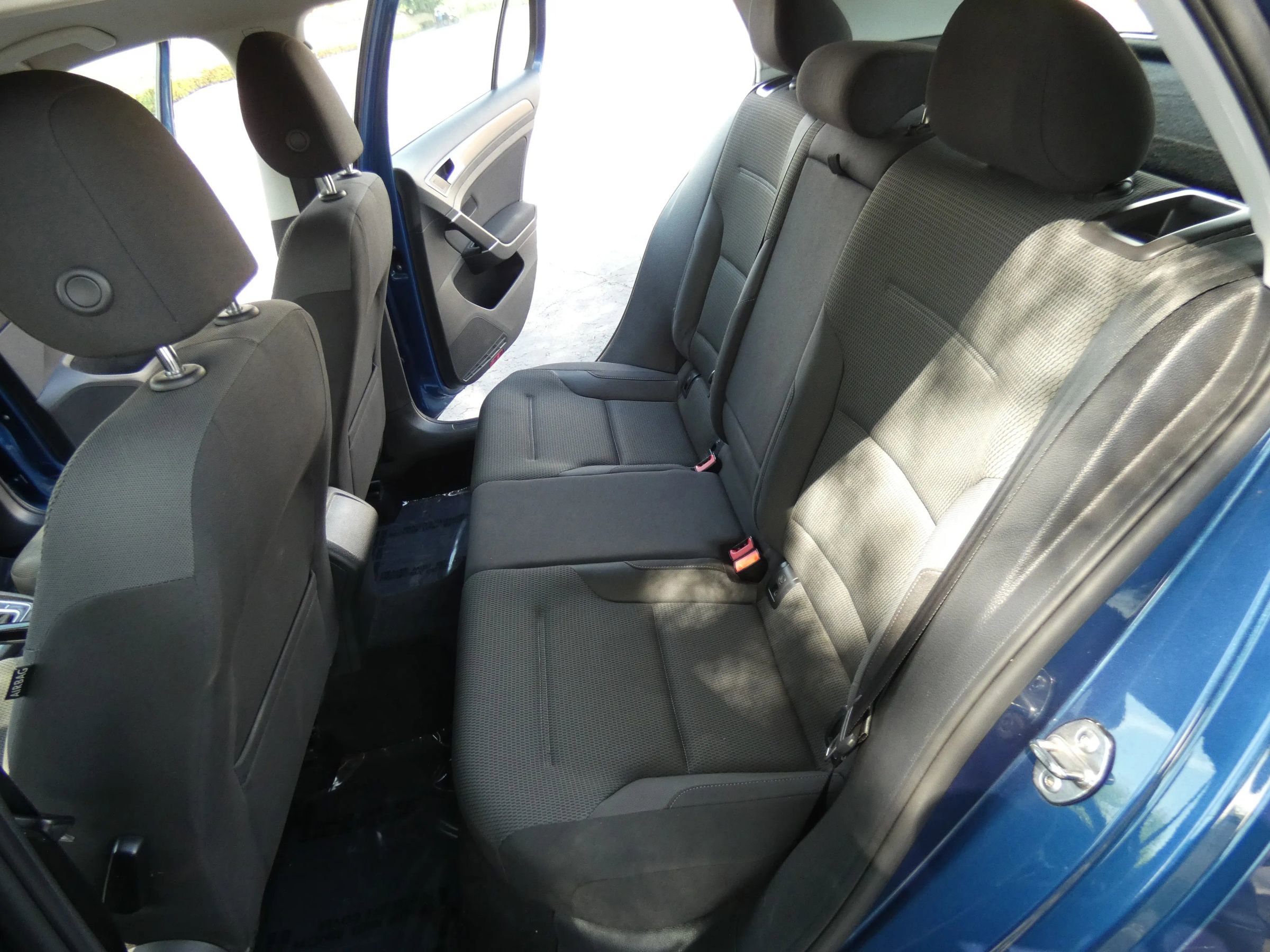 Used 2018 Volkswagen Golf S image 47