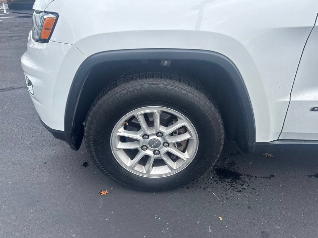 Used 2019 Jeep Grand Cherokee Laredo AWD/4WD image 12