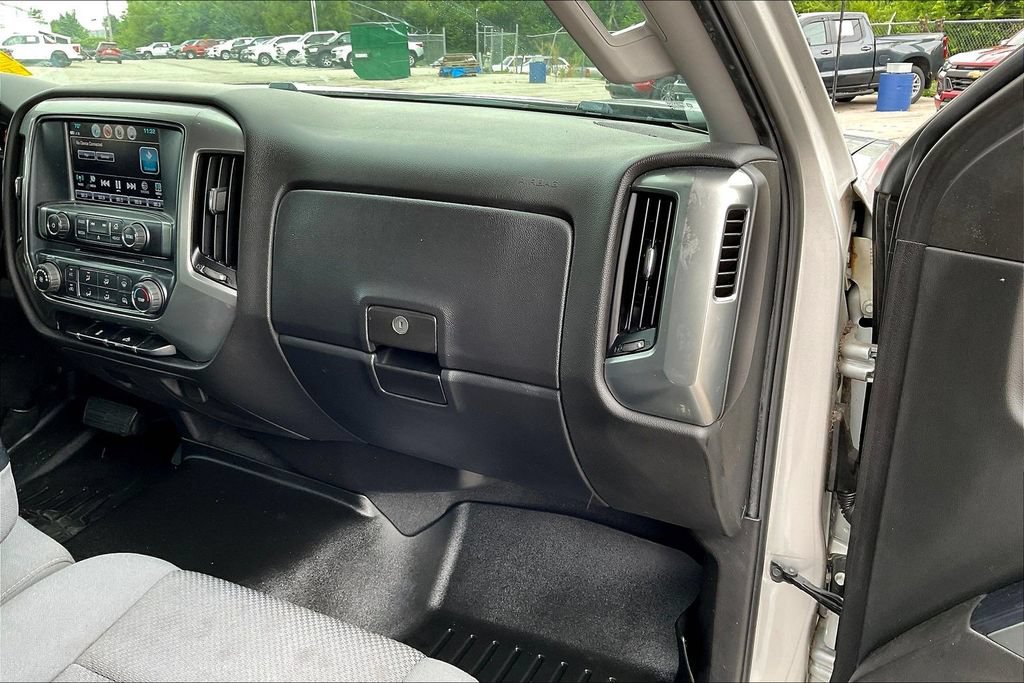 Used 2019 Chevrolet Silverado 1500 LT AWD/4WD image 16