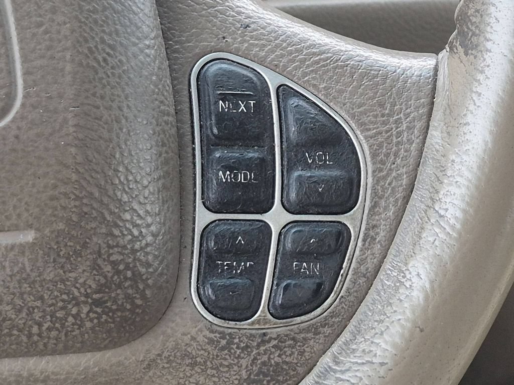 Used 2003 Lincoln Town Car Executive RWD image 17
