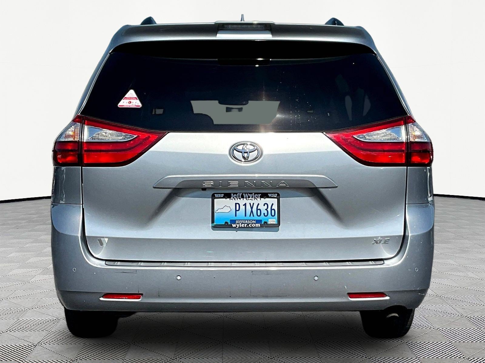 Used 2018 Toyota Sienna XLE Premium FWD image 5