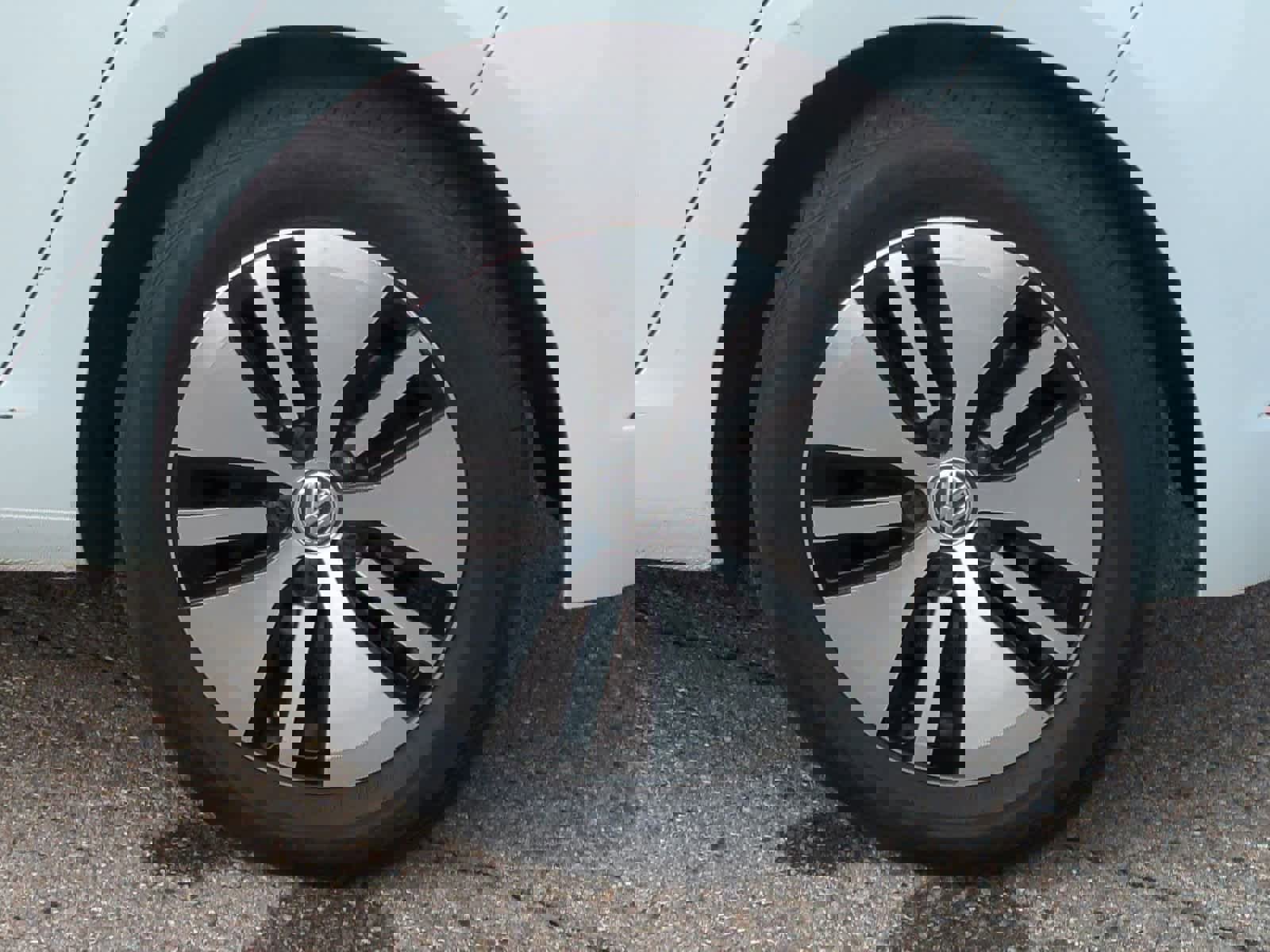 Used 2017 Volkswagen e-Golf SEL Premium image 14