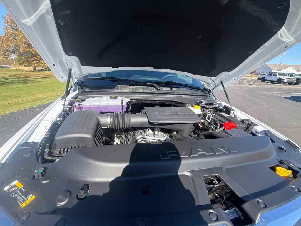 New 2027 RAM 1500 4x4 Crew Cab image 14