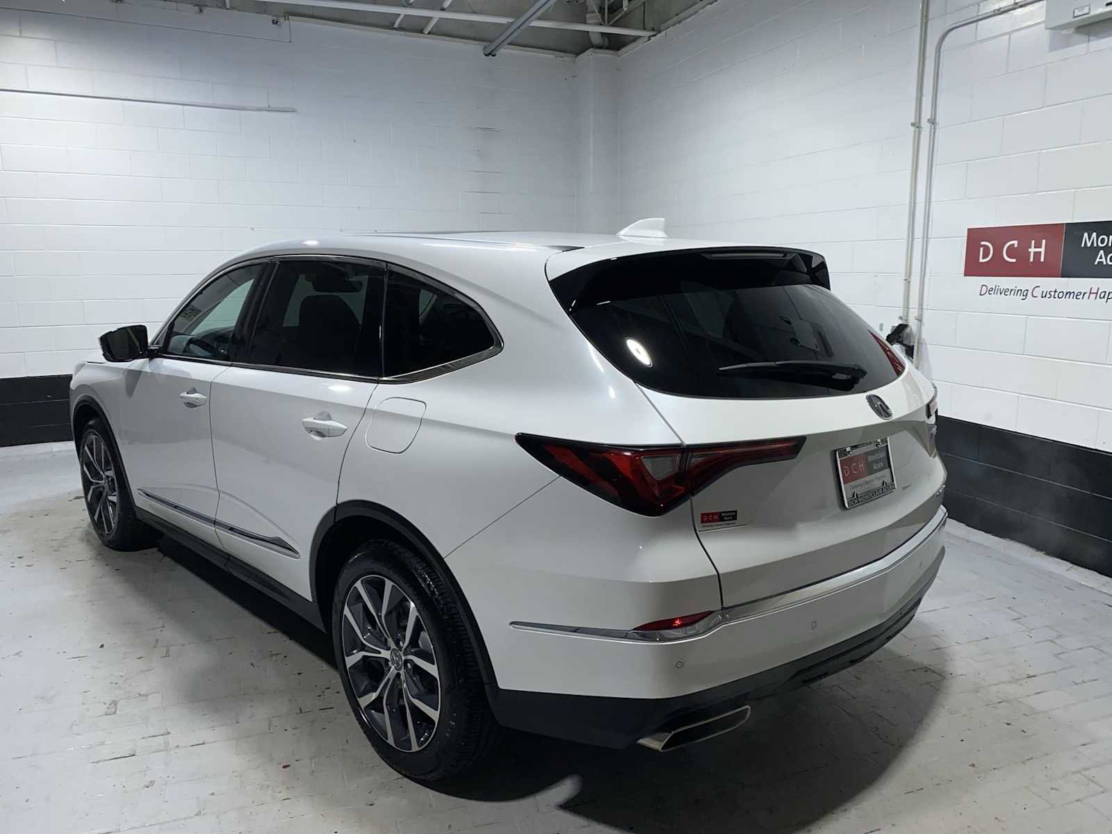 Certified 2023 Acura MDX SH-AWD w/ Technology Package image 4