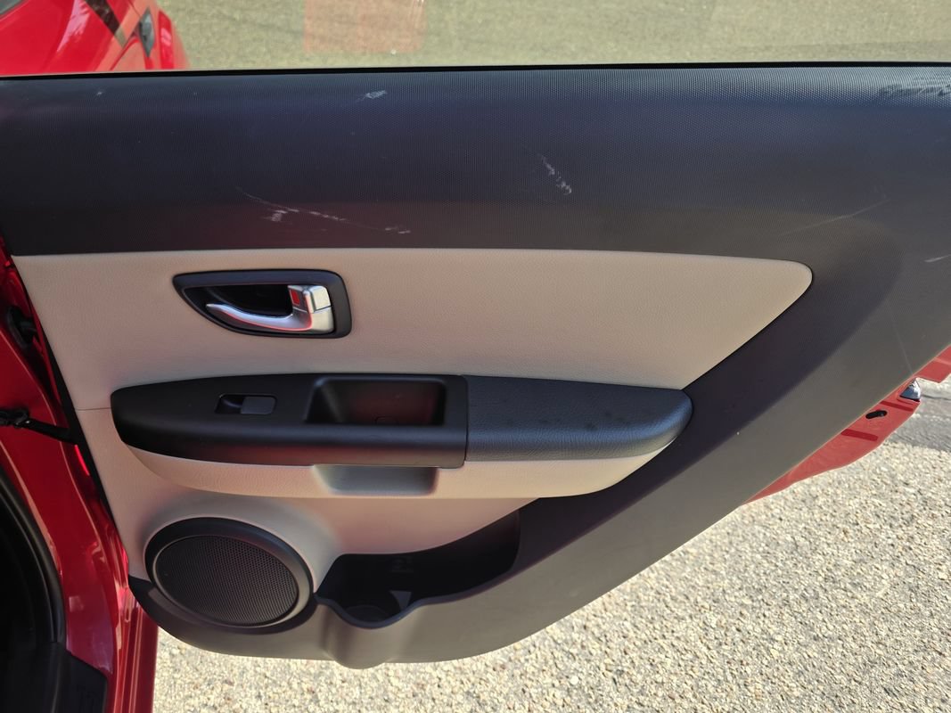 Used 2013 Kia Soul ! w/ Premium Pkg FWD image 18