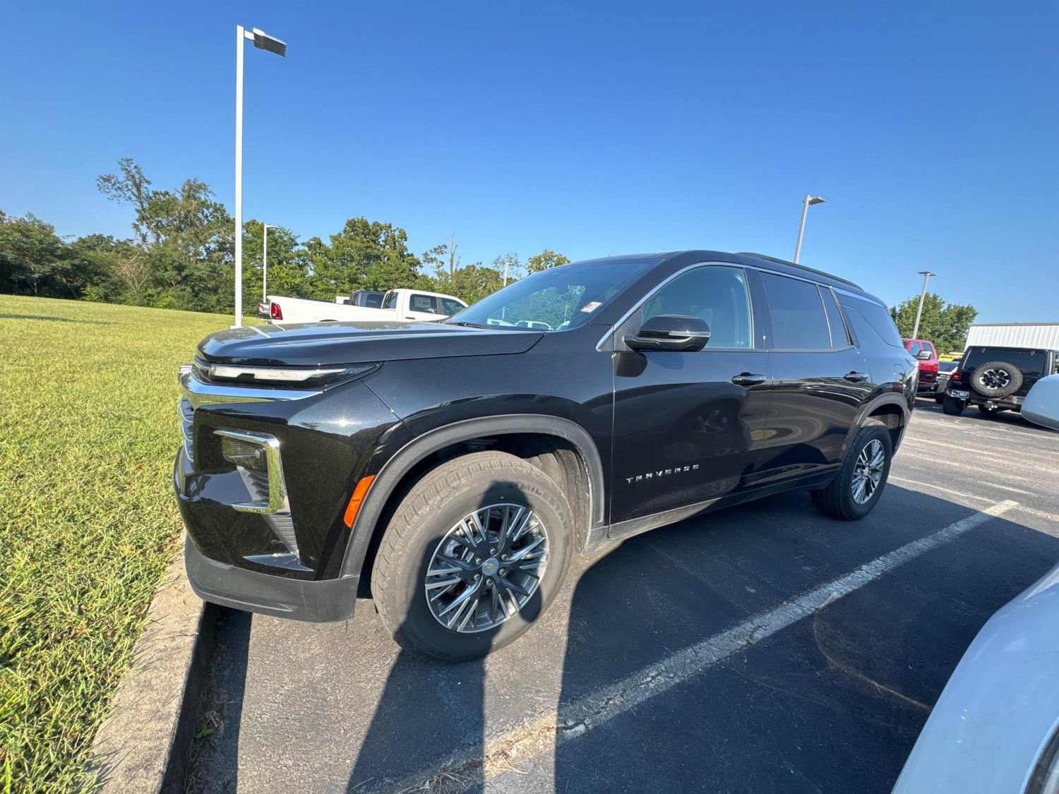 Used 2025 Chevrolet Traverse LT FWD image 7