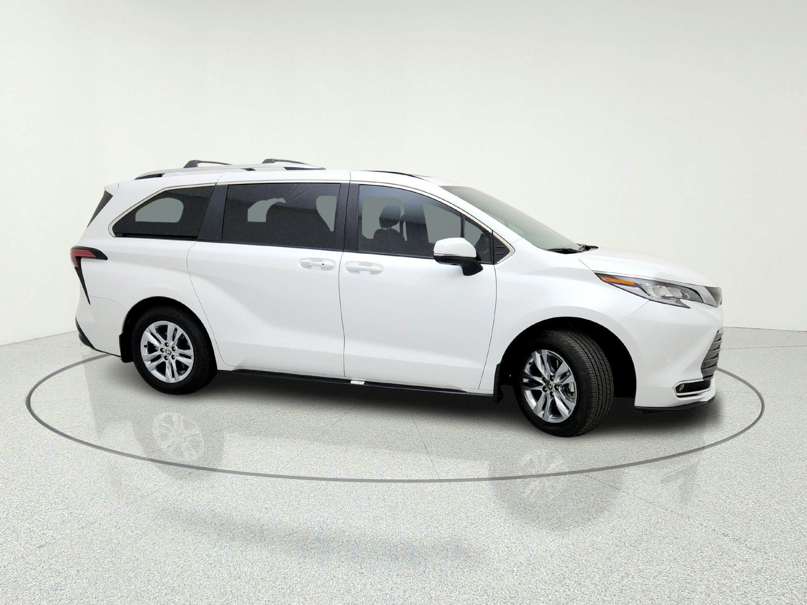 Used 2025 Toyota Sienna Limited FWD image 6