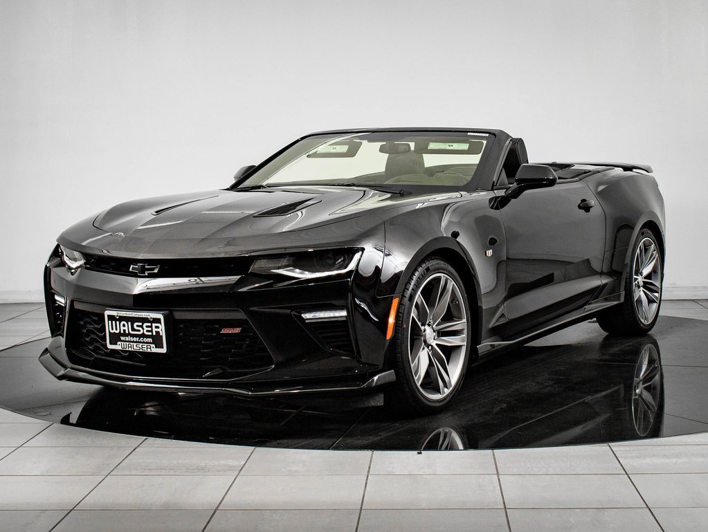 Used 2018 Chevrolet Camaro SS image 2