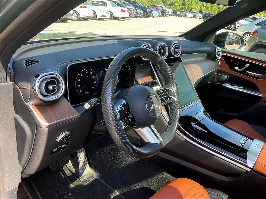 Used 2025 Mercedes-Benz GLC 300 image 4