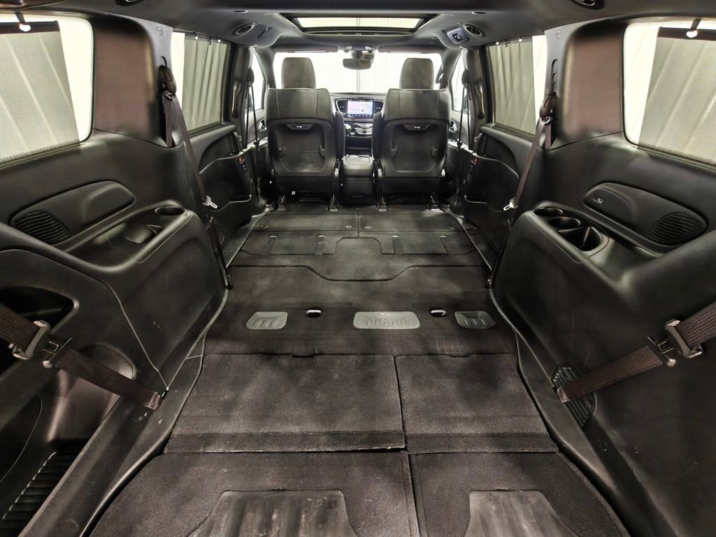 Used 2025 Chrysler Pacifica Limited image 39