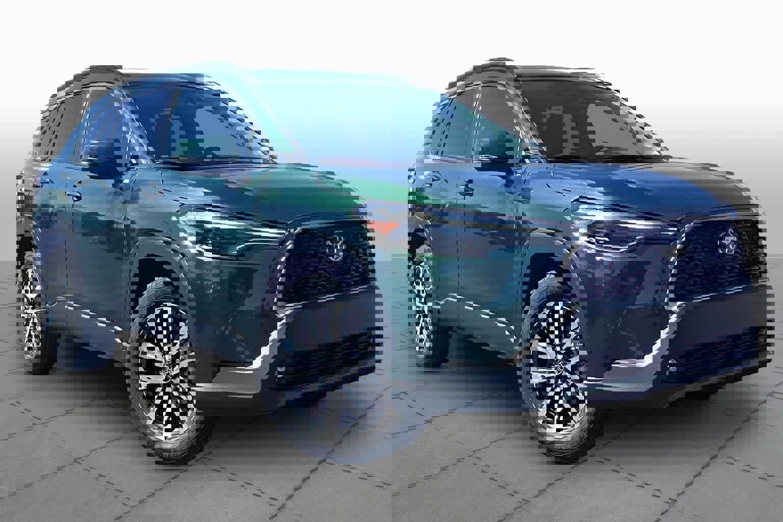 Used 2022 Toyota Corolla Cross XLE w/ Convenience Package image 3