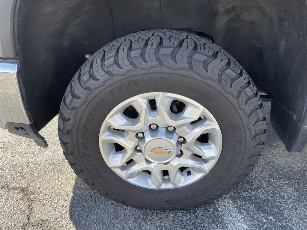 Used 2024 Chevrolet Silverado 2500 LT AWD/4WD image 10