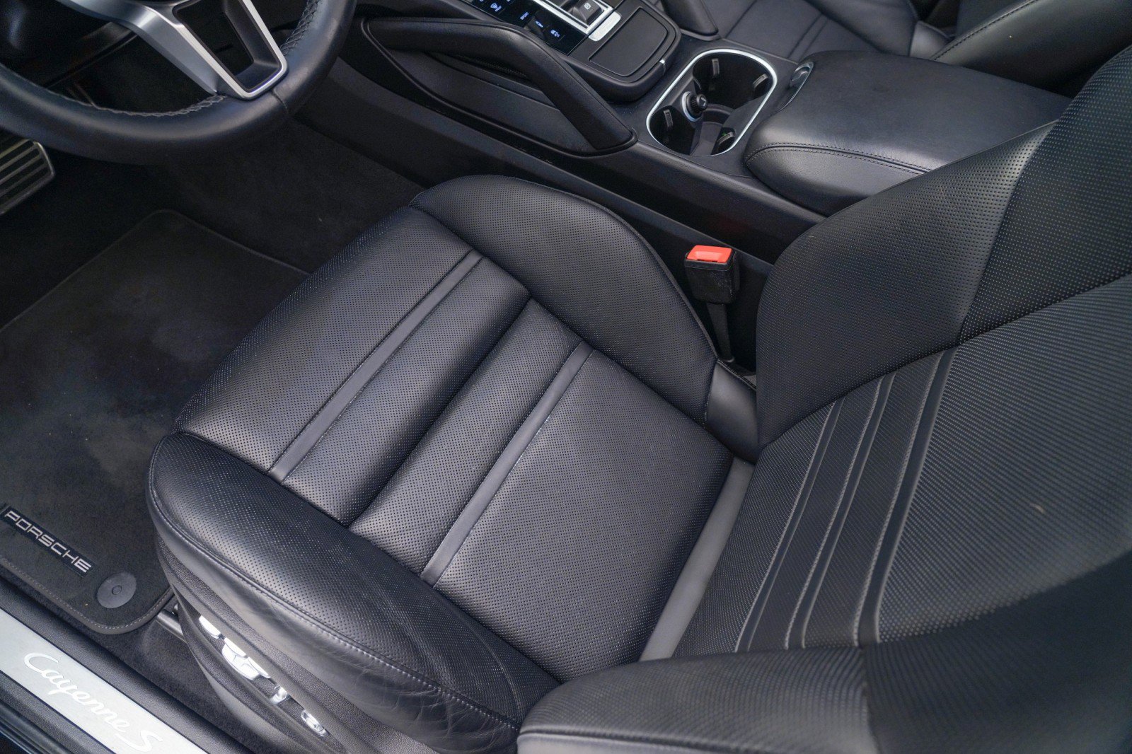 Used 2021 Porsche Cayenne S image 16