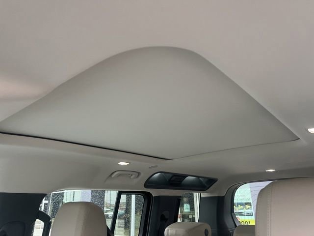 Used 2024 Land Rover Defender 110 S image 9