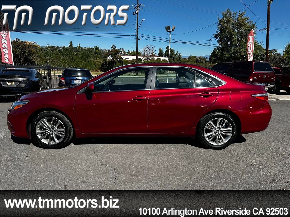 Used 2017 Toyota Camry SE image 3