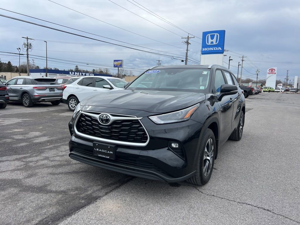 Used 2023 Toyota Highlander XLE image 1