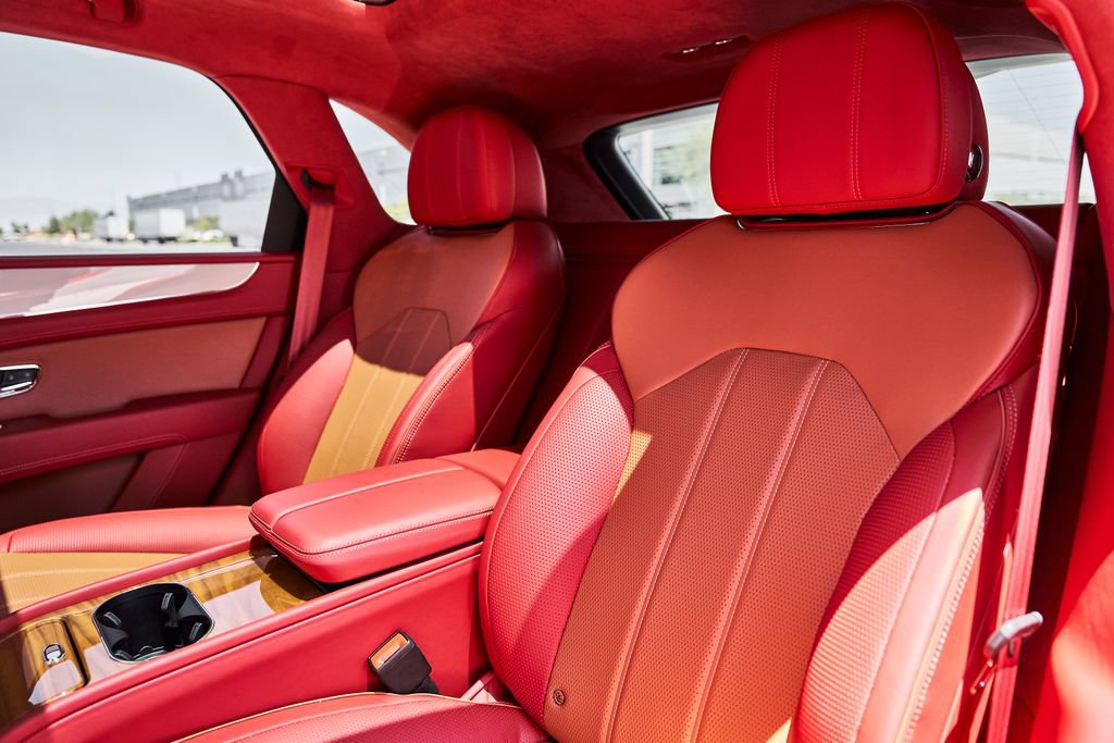 Used 2023 Bentley Bentayga AWD/4WD image 41
