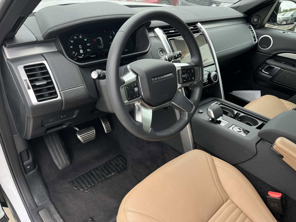 New 2026 Land Rover Discovery Limited Edition AWD/4WD image 11