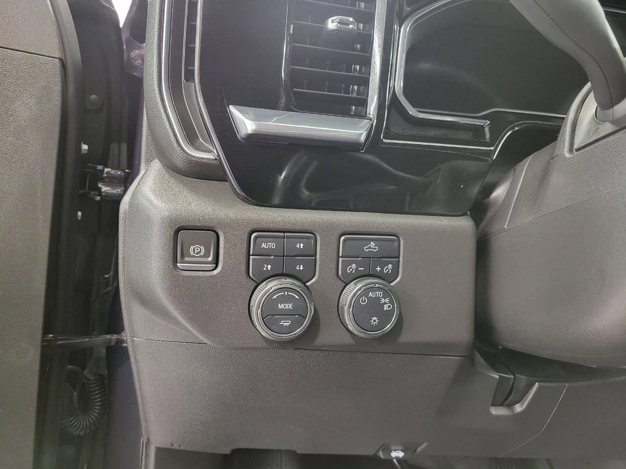Used 2023 Chevrolet Silverado 1500 LT w/ Z71 Off-Road Package AWD/4WD image 11