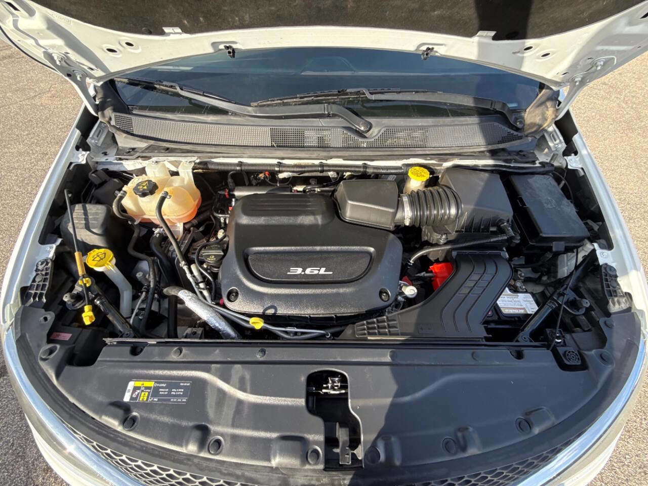 Used 2018 Chrysler Pacifica Touring-L image 38