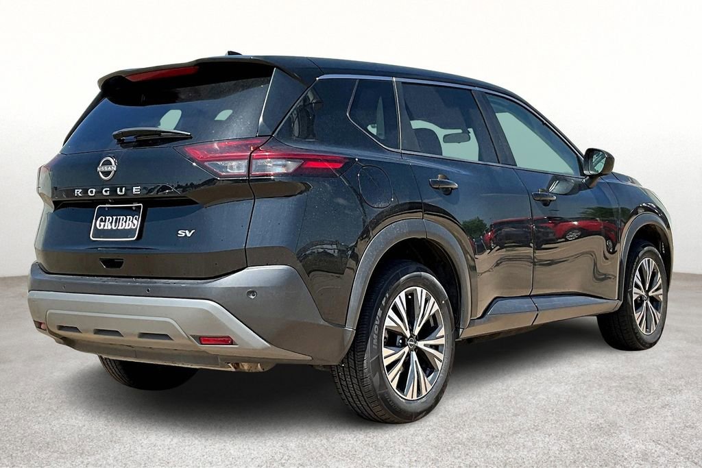 Used 2023 Nissan Rogue SV image 2