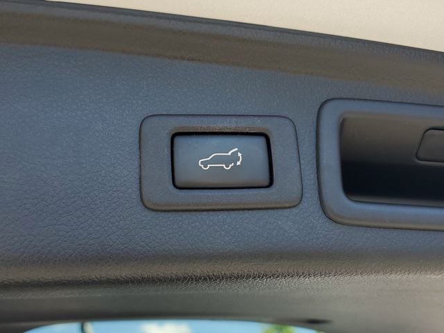 Used 2017 Subaru Forester 2.5i Touring AWD/4WD image 12