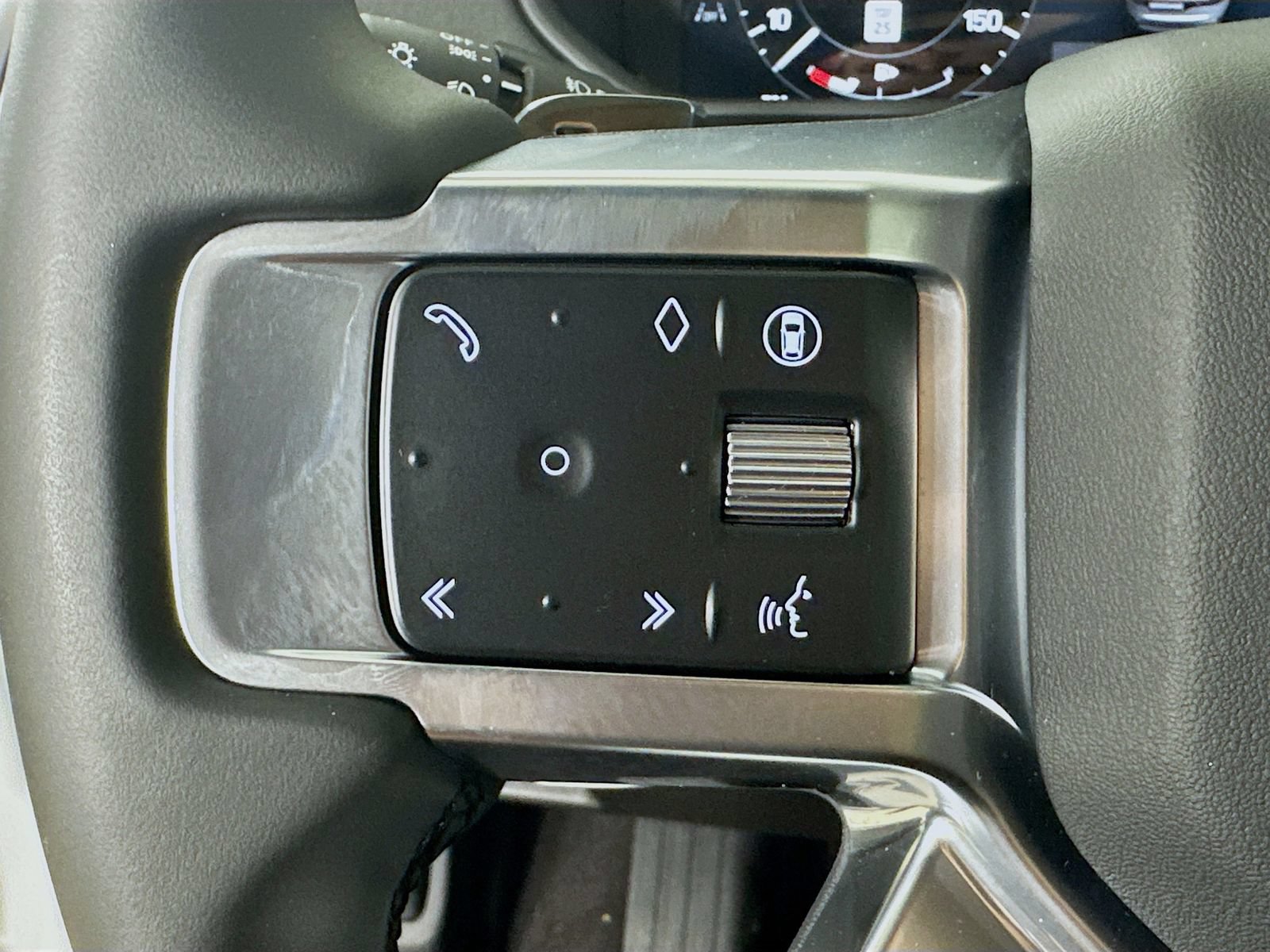 Used 2025 Land Rover Discovery S AWD/4WD image 19