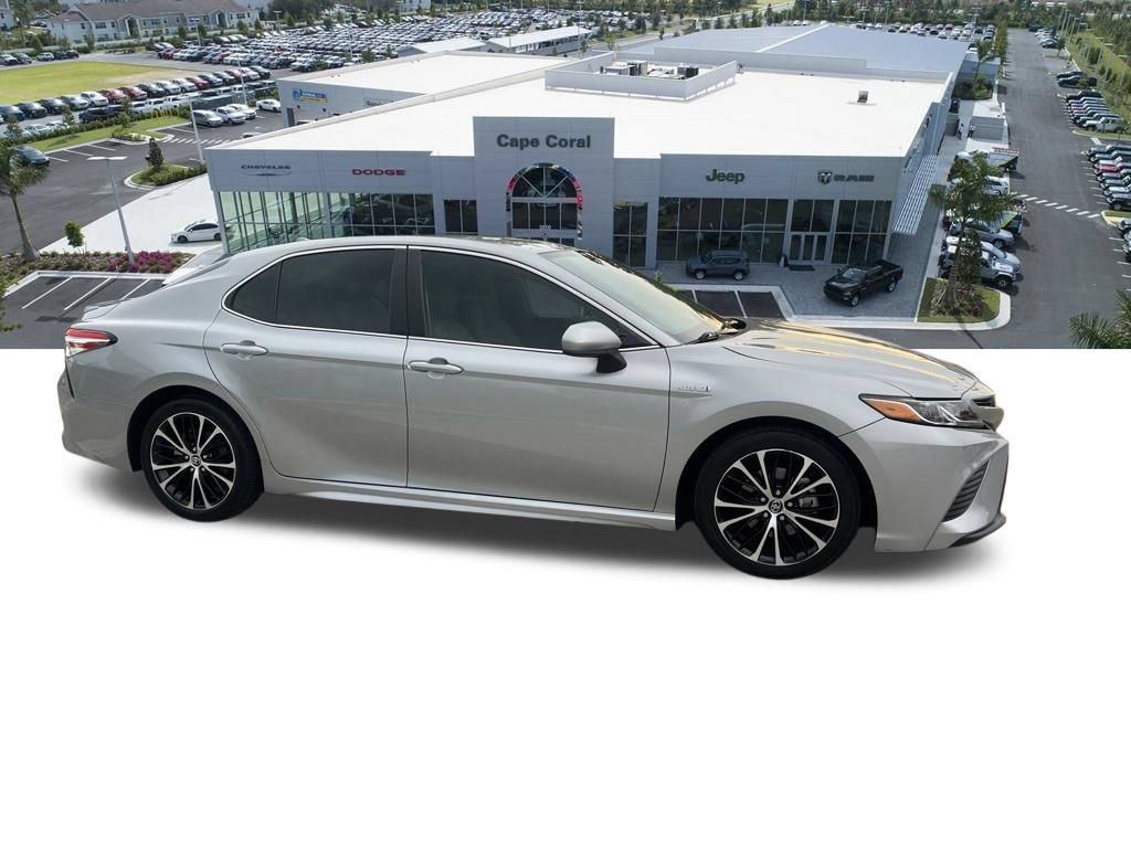 Used 2020 Toyota Camry SE FWD image 4