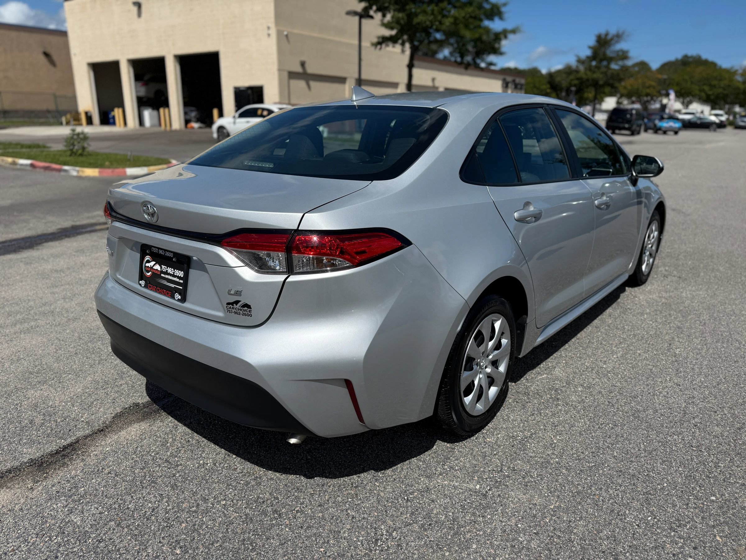 Used 2024 Toyota Corolla LE image 7