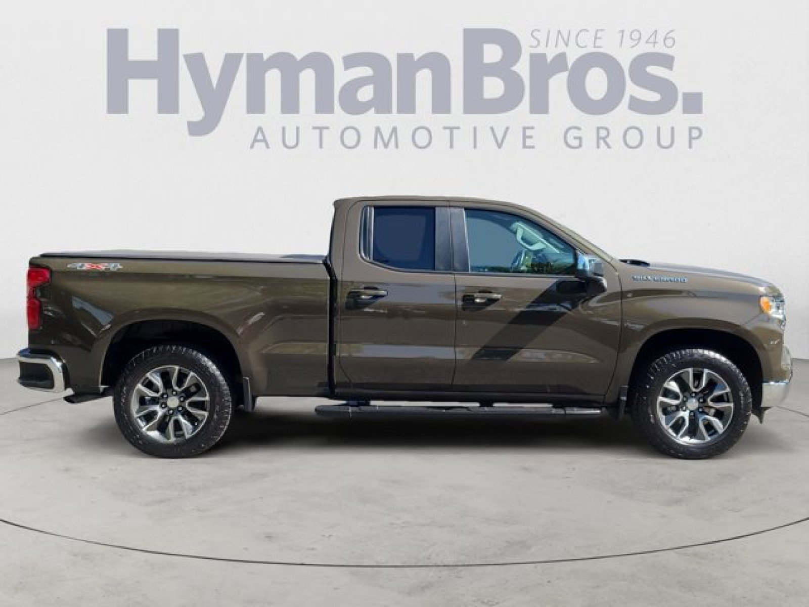 Used 2023 Chevrolet Silverado 1500 LT AWD/4WD image 2