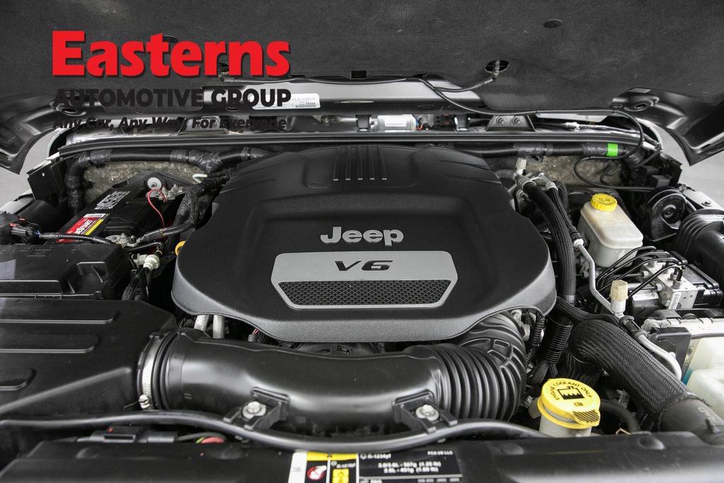 Used 2017 Jeep Wrangler Unlimited Sahara w/ Dual Top Group AWD/4WD image 7