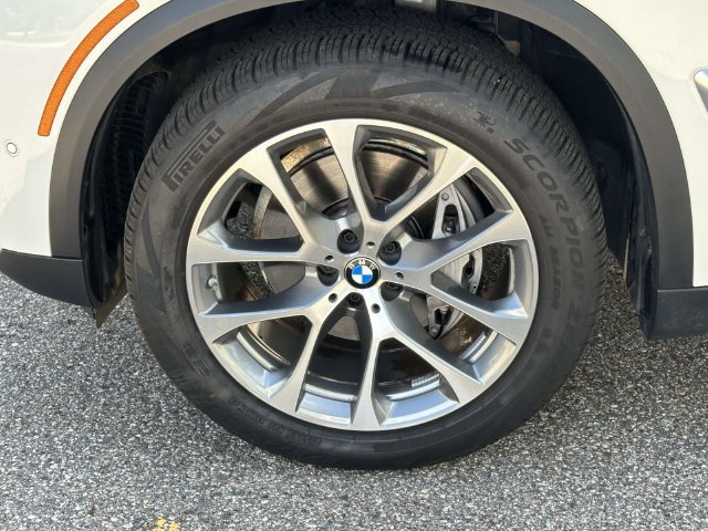 Used 2026 BMW X5 xDrive40i w/ Premium Package AWD/4WD image 13