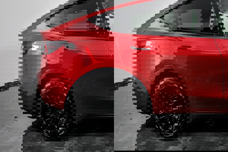 Used 2022 Tesla Model Y Long Range image 11