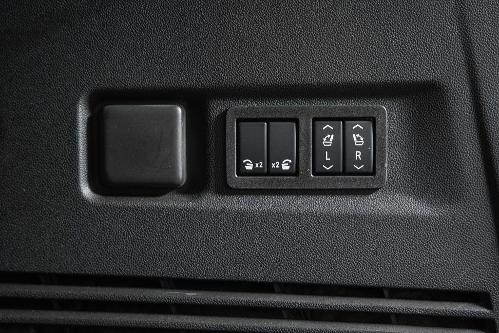 Used 2026 Chevrolet Suburban Premier image 10