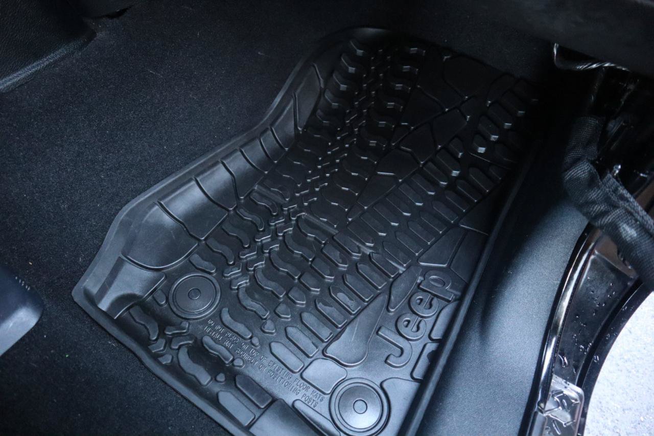Used 2014 Jeep Wrangler Unlimited Rubicon w/ Connectivity Group AWD/4WD image 40