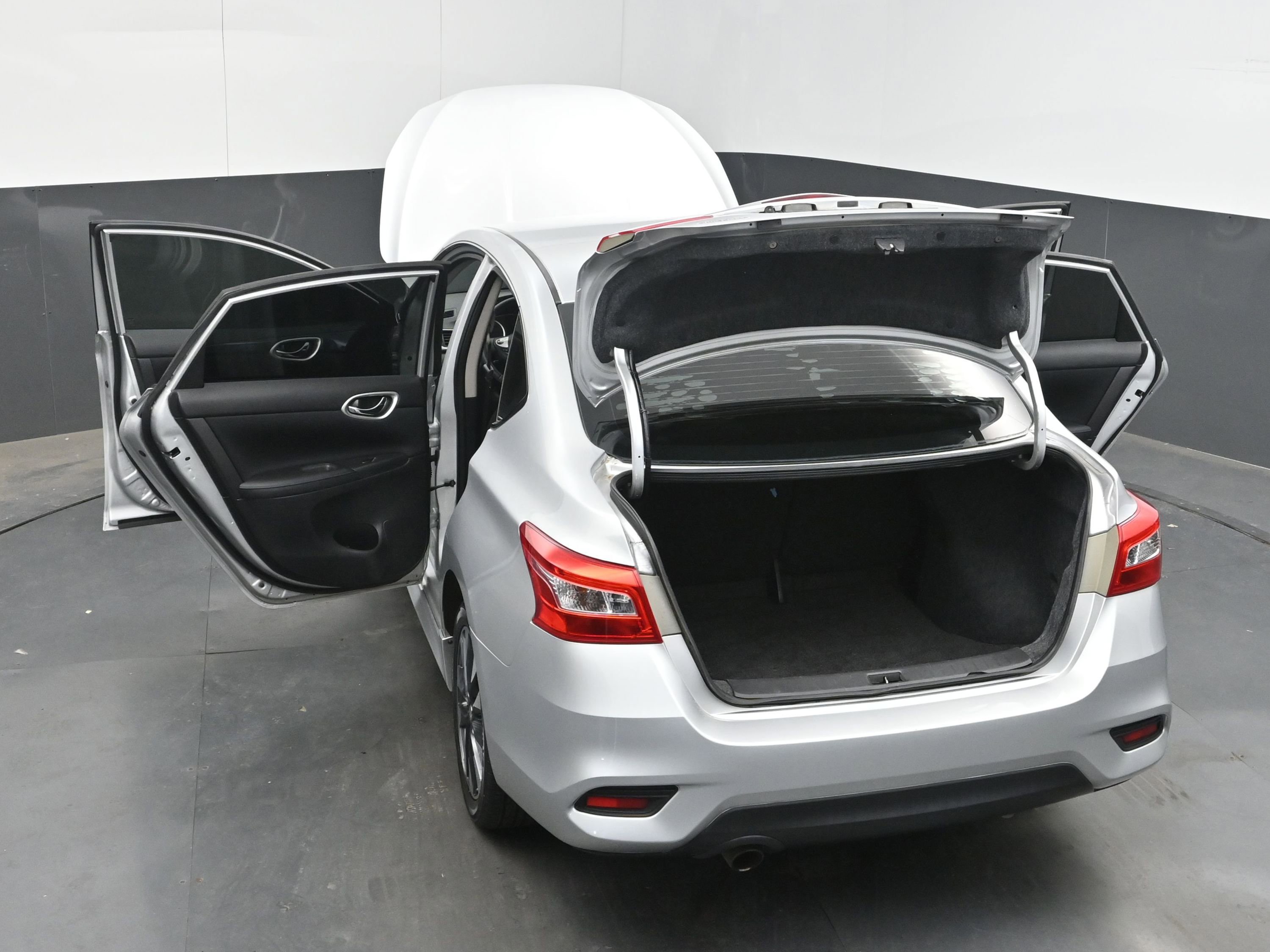 Used 2018 Nissan Sentra SR w/ Technology Package image 44