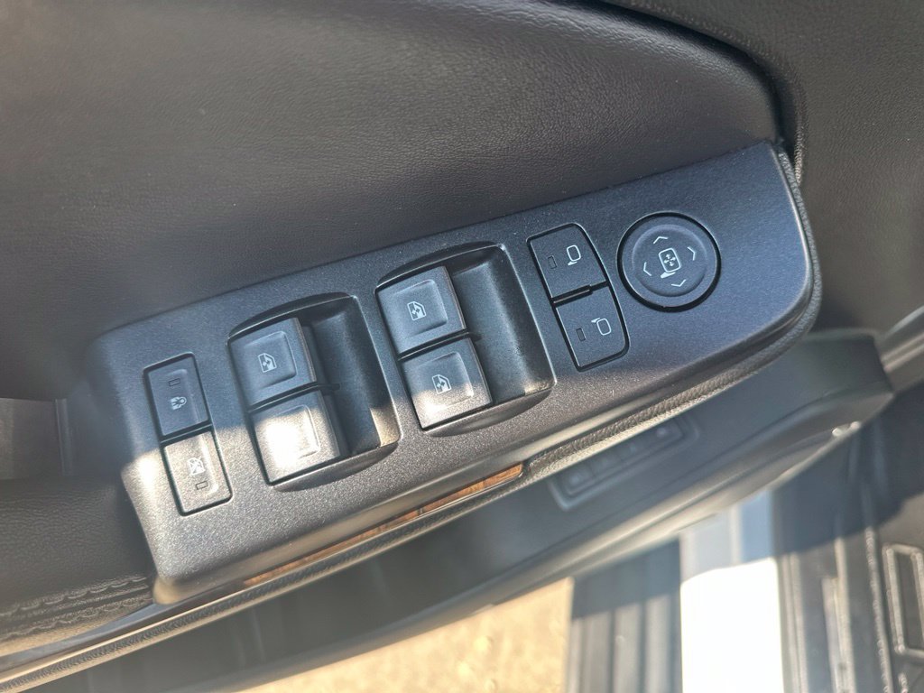 Used 2019 Chevrolet Suburban LT AWD/4WD image 18