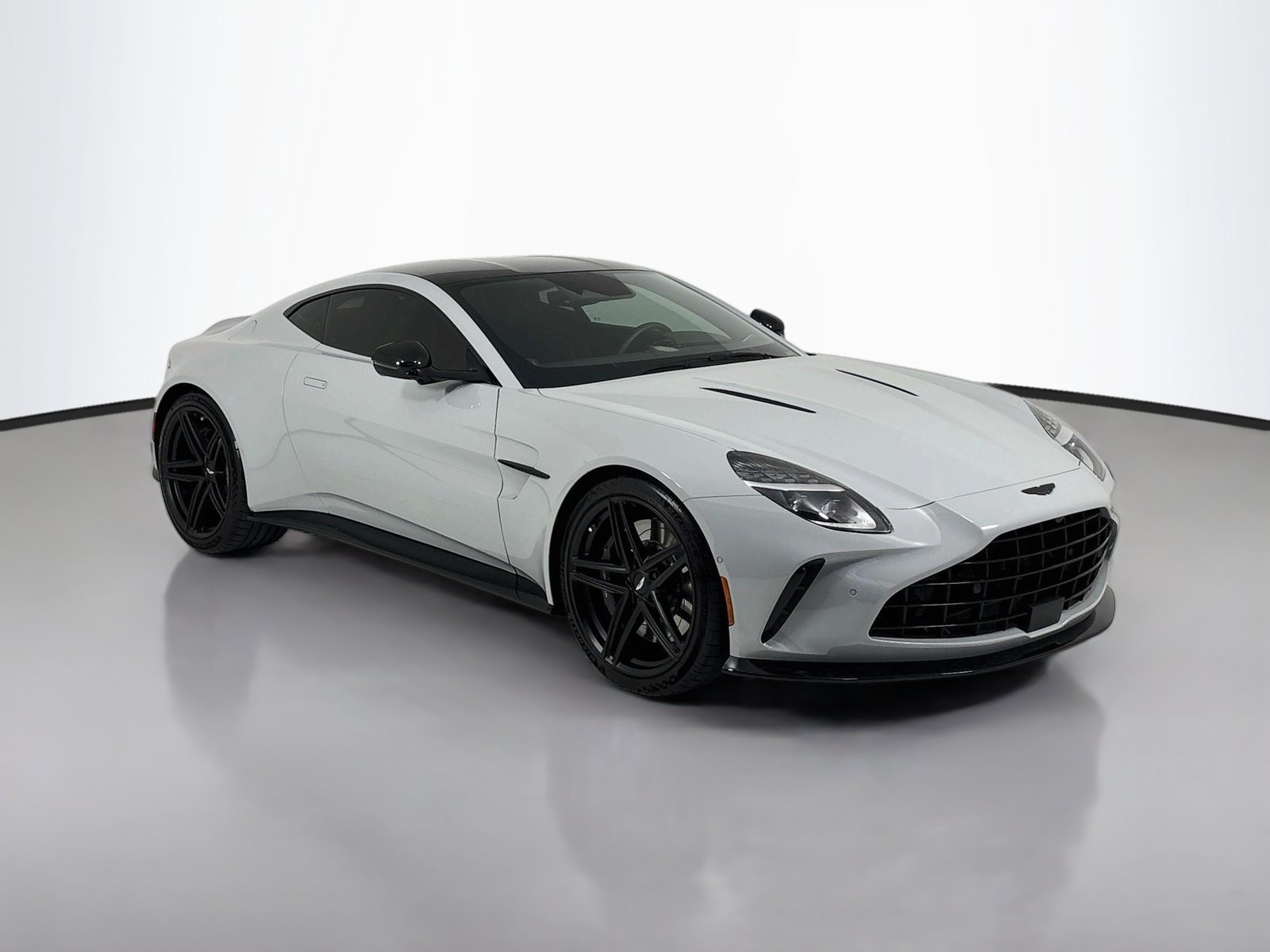 Used 2025 Aston Martin V8 Vantage Coupe RWD image 1