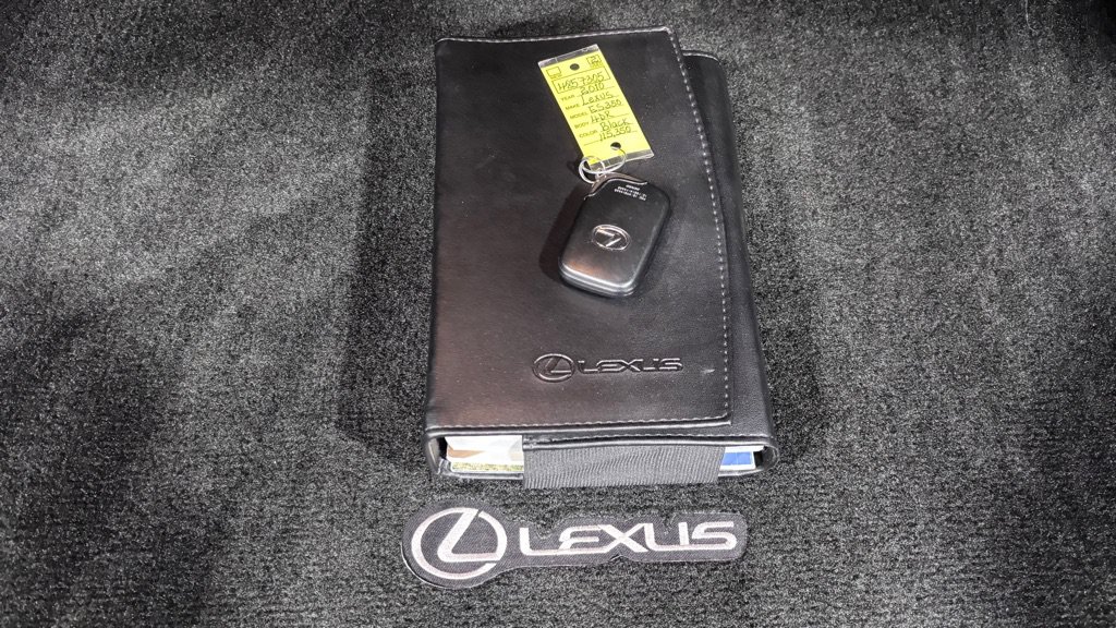Used 2010 Lexus ES 350 w/ Preferred Accessory Package FWD image 35