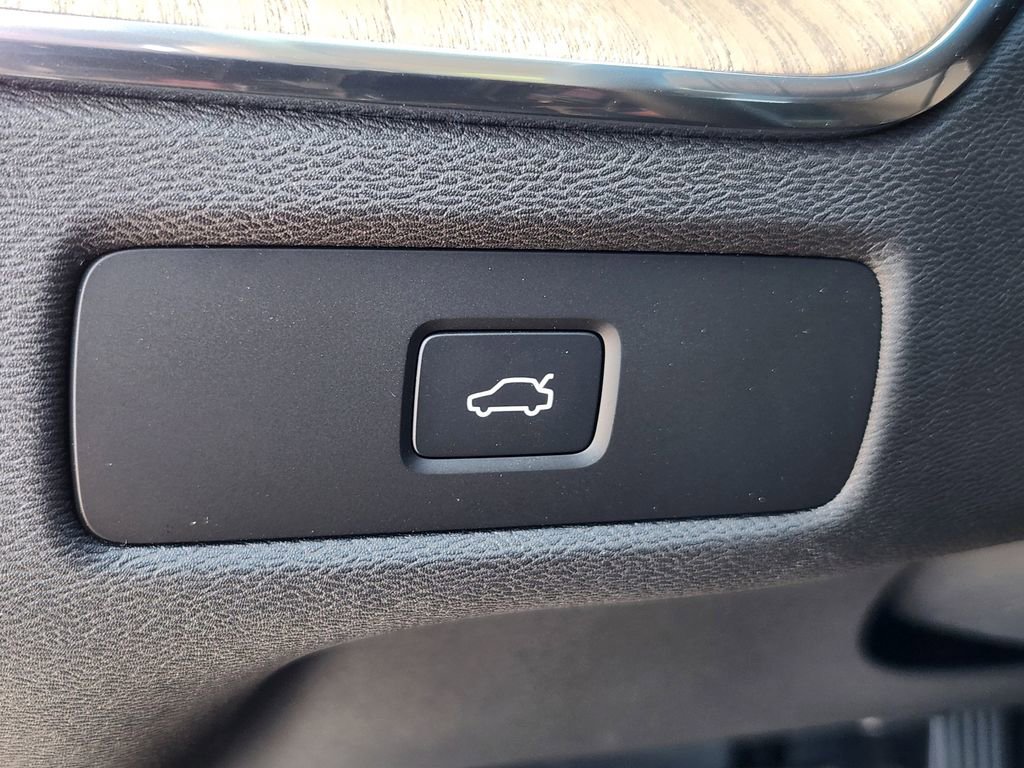 New 2026 Volvo XC60 B5 Plus w/ Protection Package Premier image 13