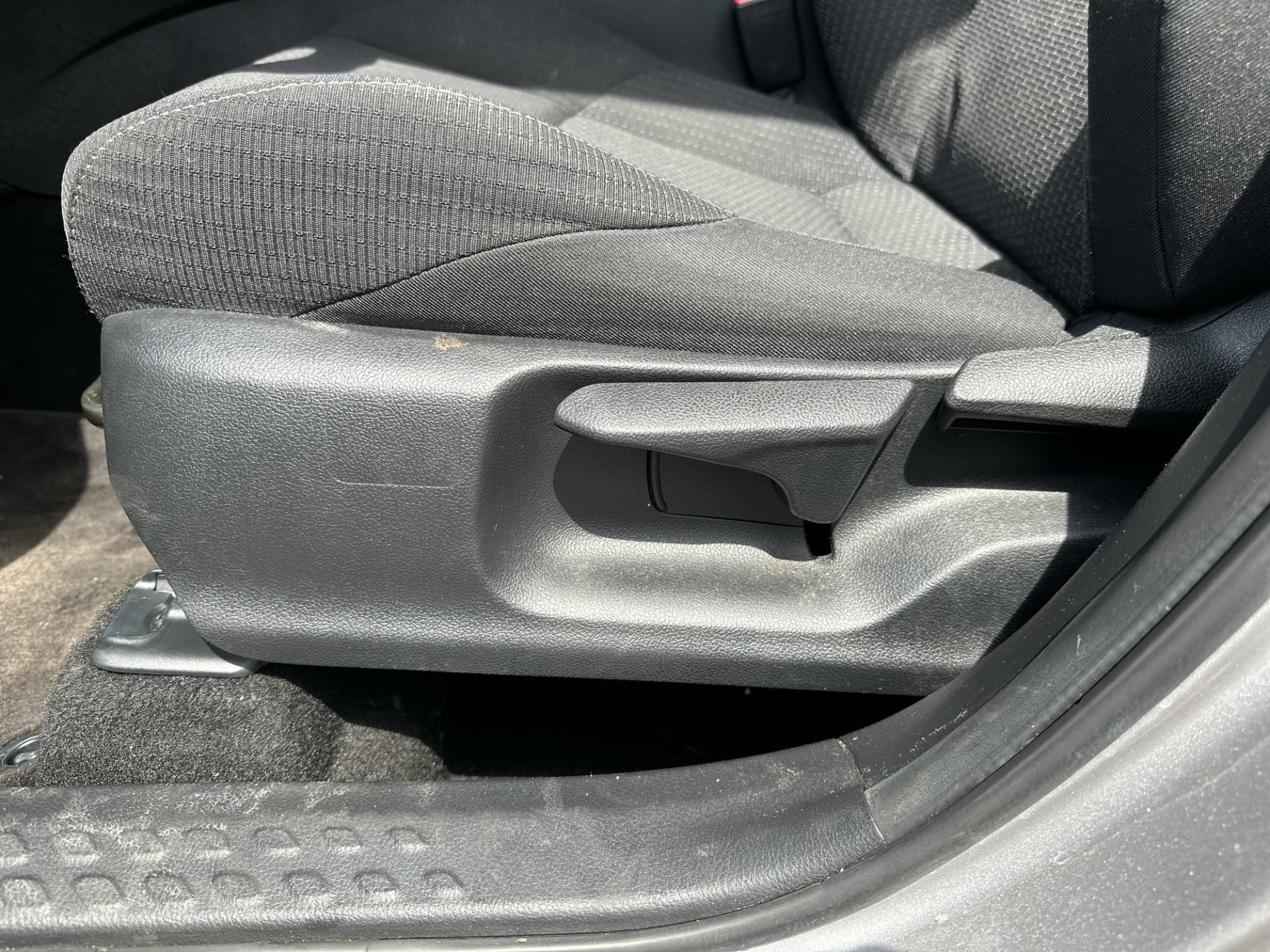 Used 2018 Toyota C-HR XLE FWD image 14