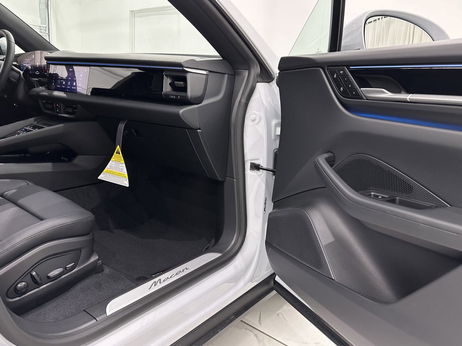 Certified 2025 Porsche Macan Electric image 23